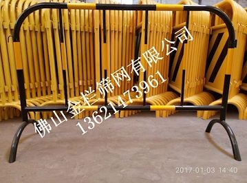 带铁板广告警示铁马护栏、围栏、施工围栏厂家直销大量现货！